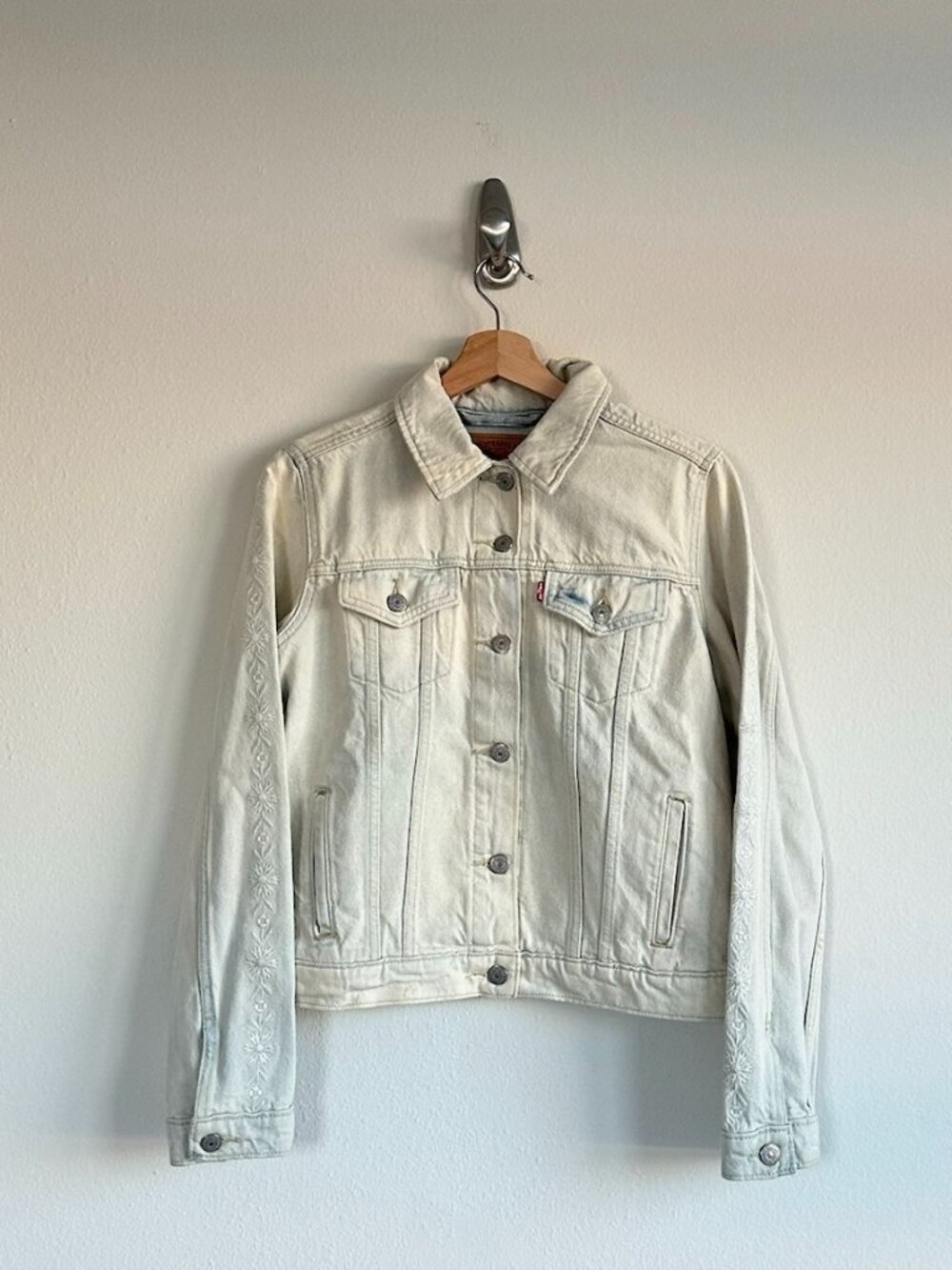 Levi's Light Wash Denim Jacket with Floral Embroidered Sleeve Size Medium